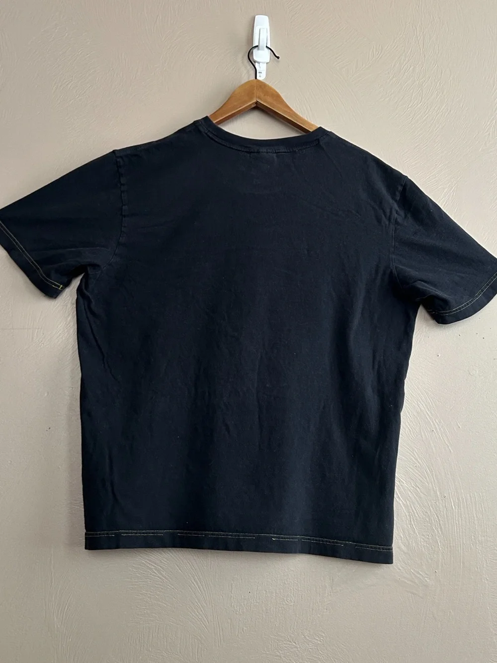 Adidas Men’s Originals Adventures Graphic Daffodil Black/Yellow Tee. Size Large.